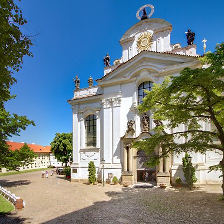 Monastery Hotel Praha Bagian luar foto